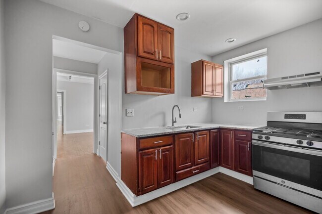 Foto del edificio - 1651 S Drake Ave