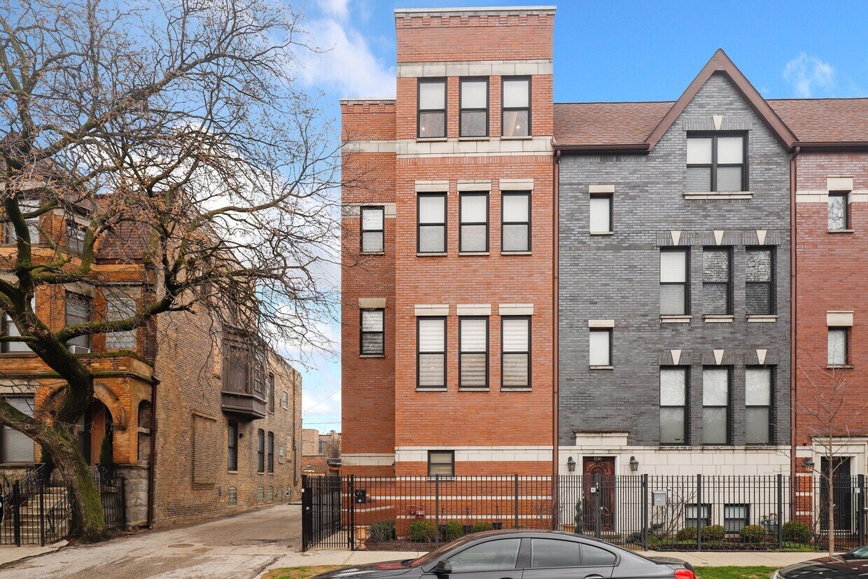 Primary Photo - 834 E 48th St