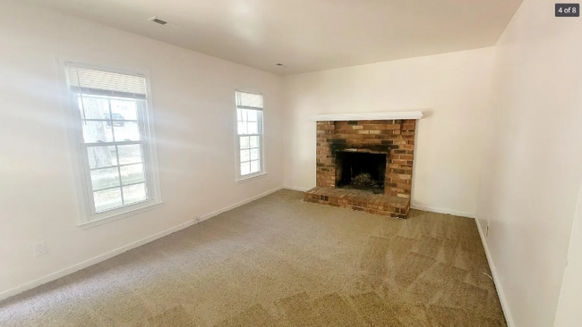 Foto del edificio - 9305 Fox Run Dr