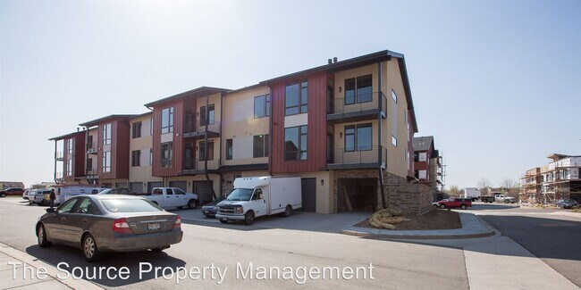 Building Photo - 2715 Iowa Dr
