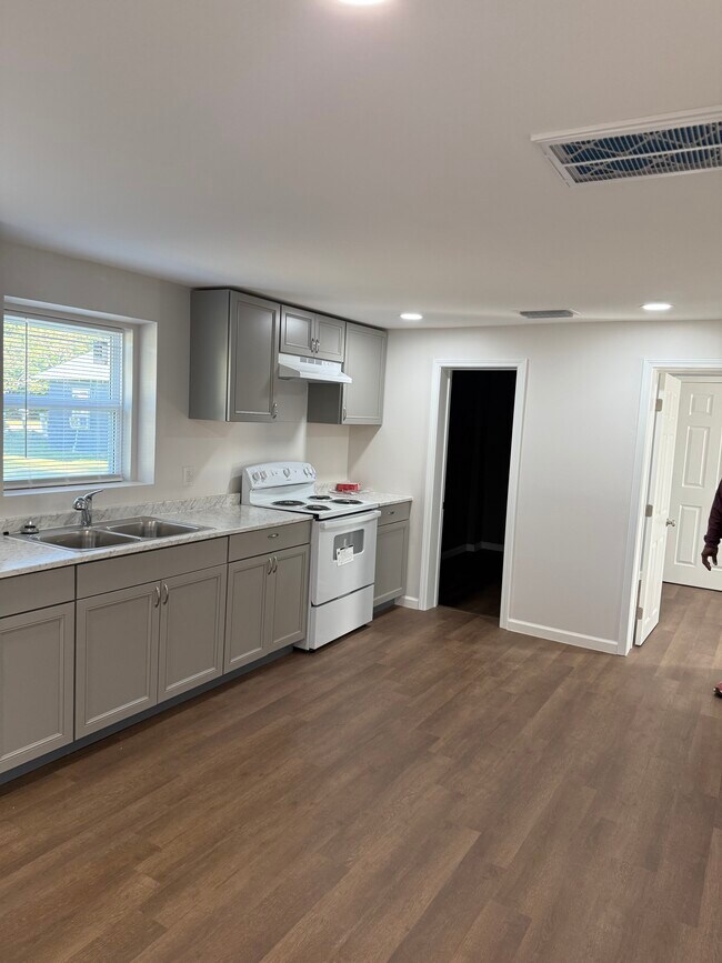 Foto del edificio - 214 N Poplar St