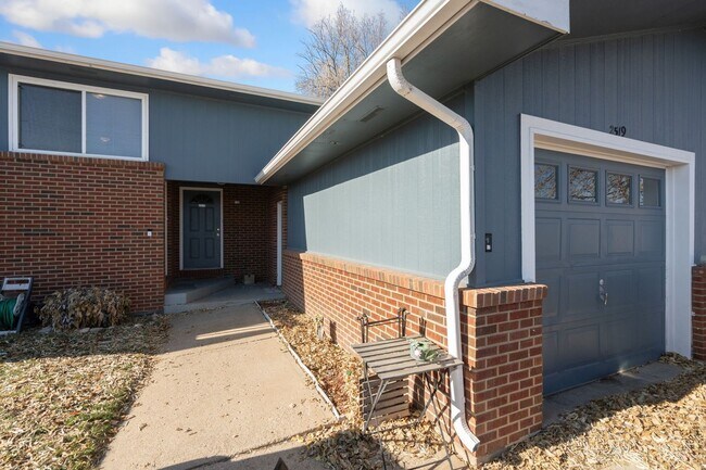 Photo - 2515-2519 Taft Ave Apartment