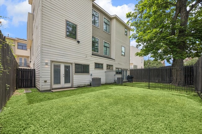 Building Photo - 2309 McIlhenny St