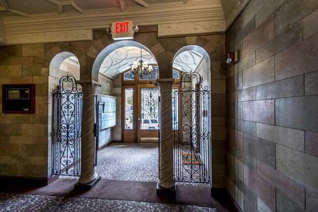 Foto del edificio - 2 Elmwood Ave