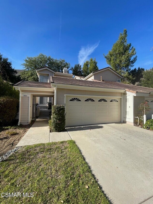 Primary Photo - 983 Blue Mountain Cir