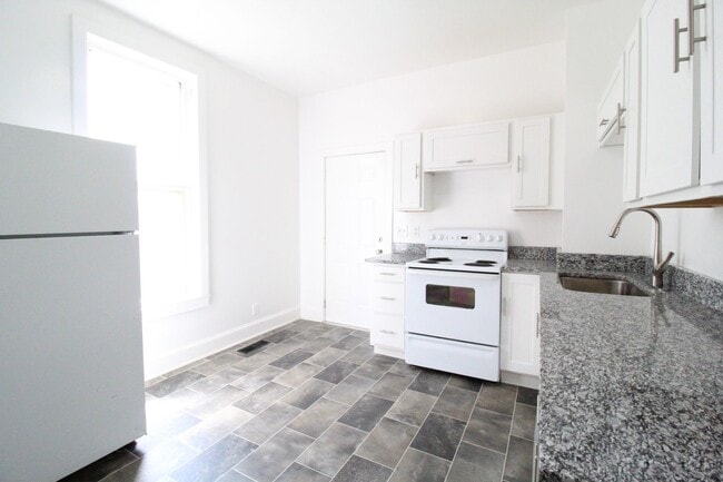 Building Photo - 307-309 W 38th St