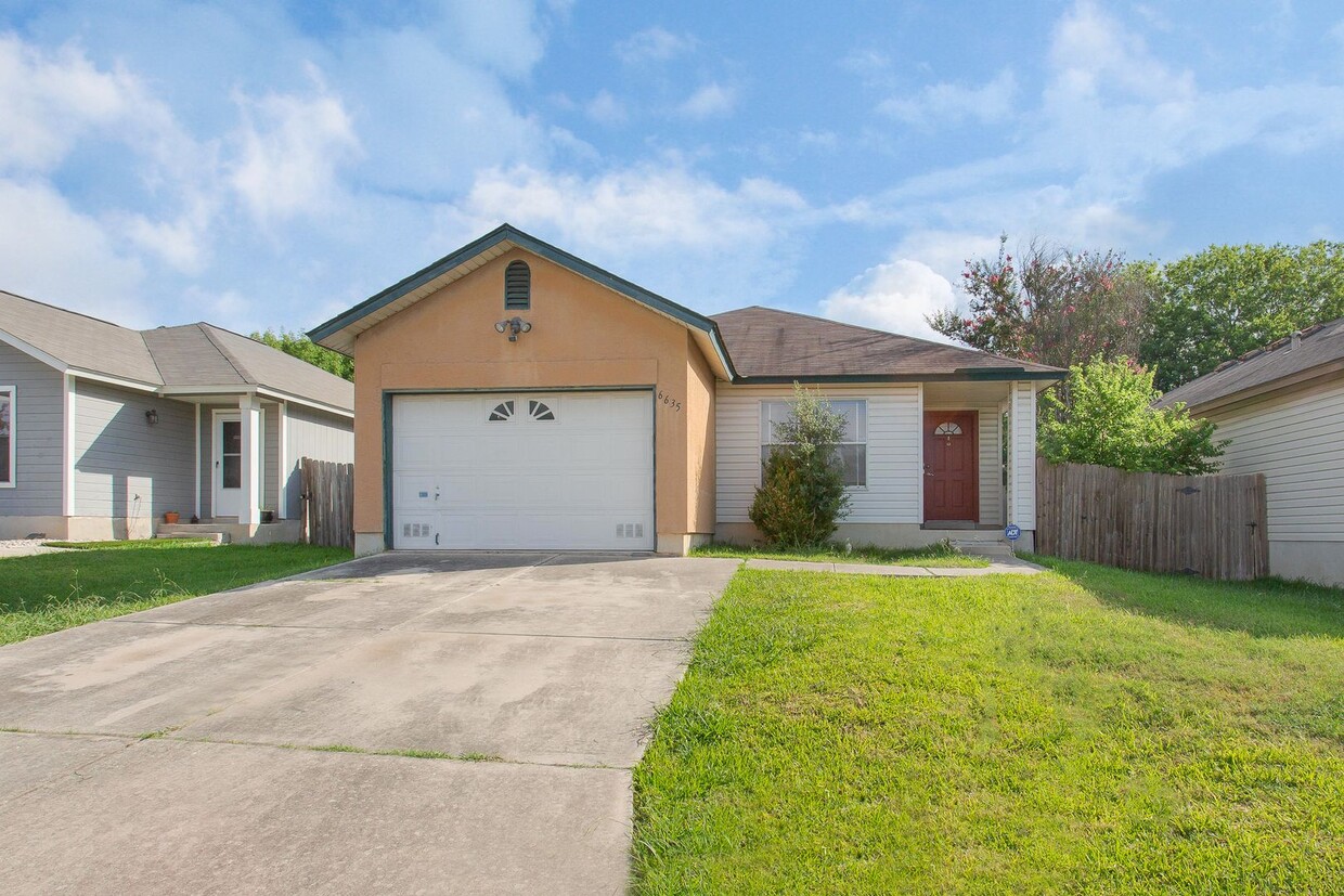 Foto principal - One story Rental Home in NE San Antonio!!!...