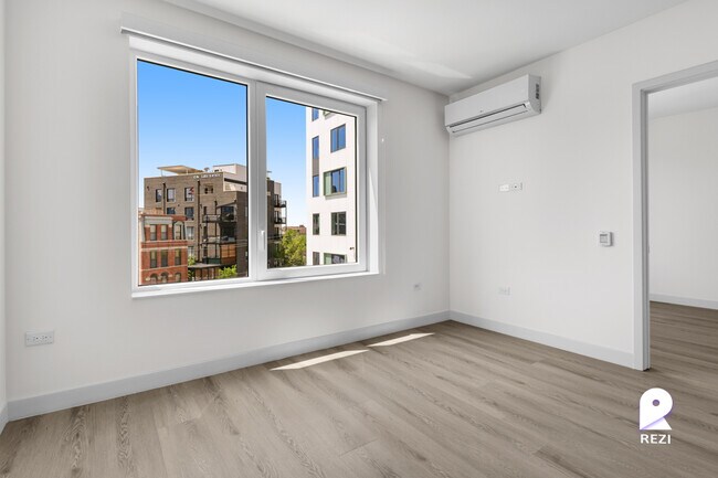 Foto del edificio - 670 N May St