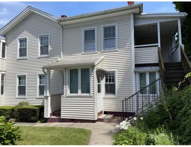 Building Photo - 165 Derby Ave