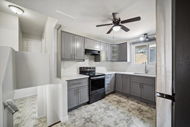 Building Photo - 10 Leggett Cres