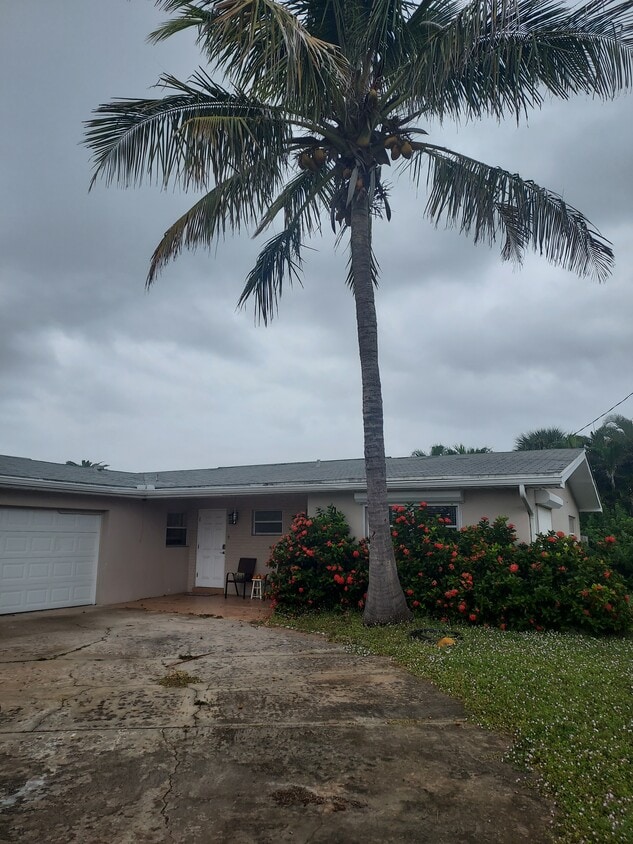 130 Poinsetta St, Indialantic, FL 32903 House Rental in Indialantic