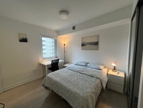 Building Photo - Master Room - Dunfield Ave & Eglinton Ave E