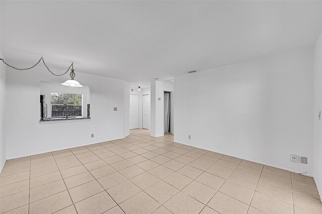 Building Photo - 9186 NW 40th St