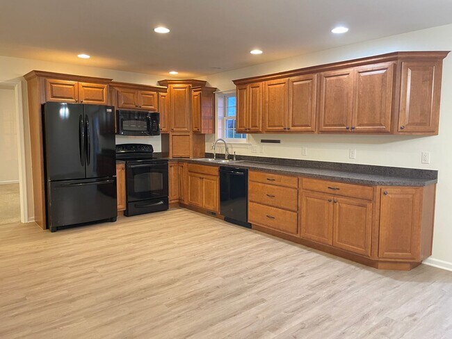 Foto del edificio - Beautiful 3 bedroom 2 bathroom Rancher in Great Manheim Location!