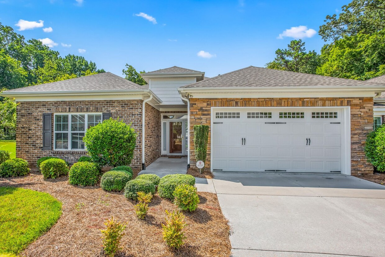 Foto principal - One Level Townhome
