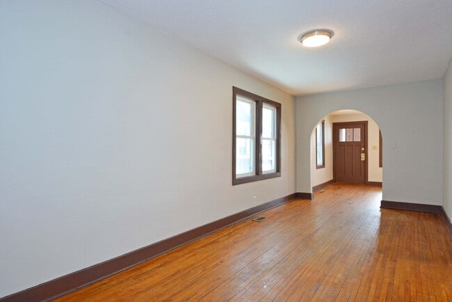 Building Photo - 447 Banfil St