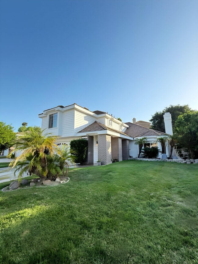 Foto del edificio - 23257 Joaquin Ridge Dr