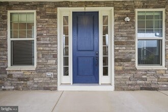 Building Photo - 7147 Starmount Ct