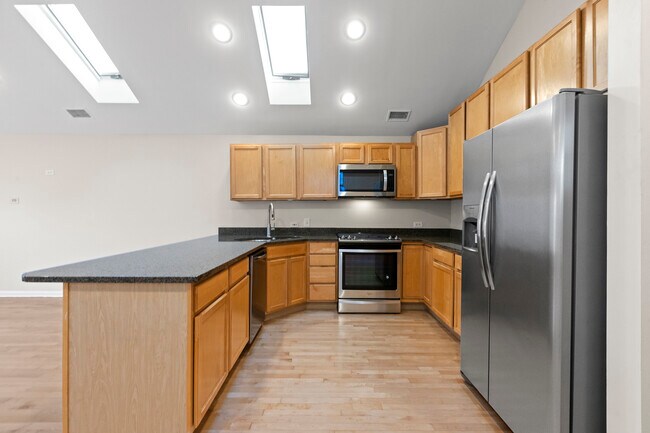 Building Photo - 456 N Green St