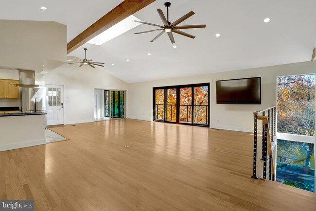 Foto del edificio - 6120 Beachway Dr