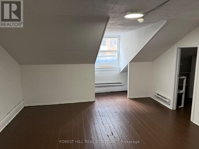Photo du bâtiment - 132 Dundas St E