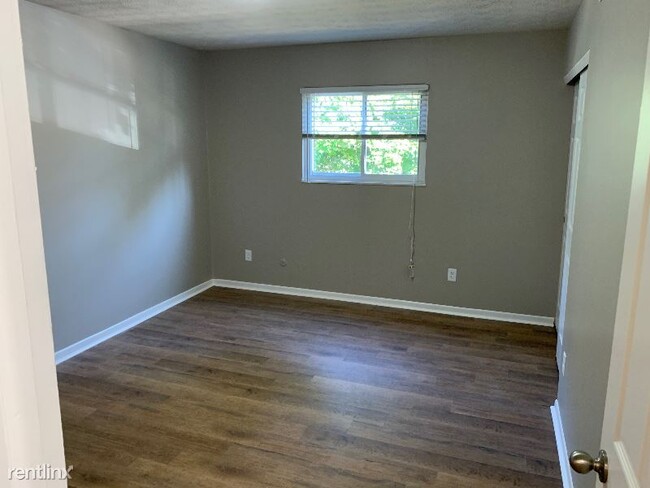 Building Photo - 2 br, 1 bath Townhome - 99 W Starr Ave
