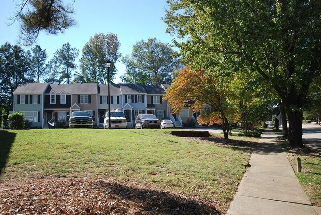 Building Photo - 2548 Noble Rd