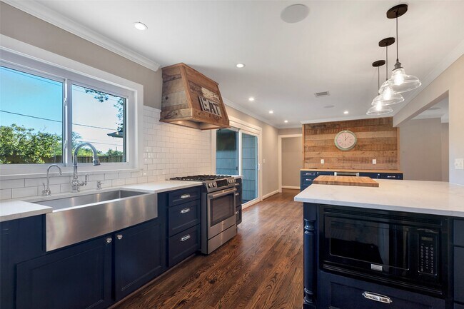 Foto del edificio - 9107 McAvoy Dr