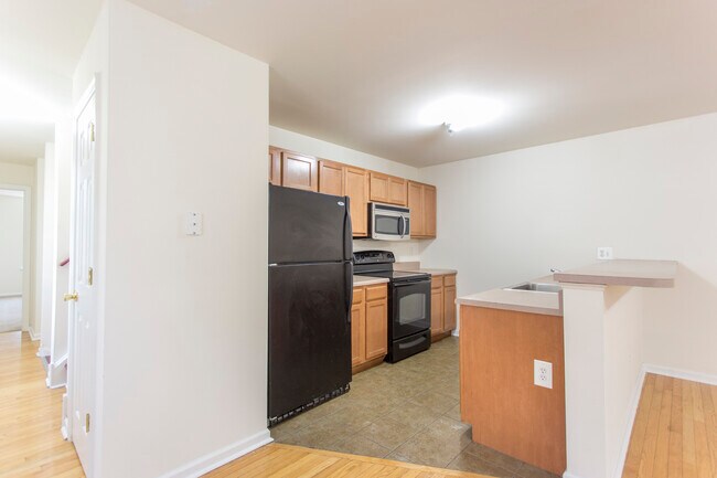 Building Photo - 2548 W Girard Ave