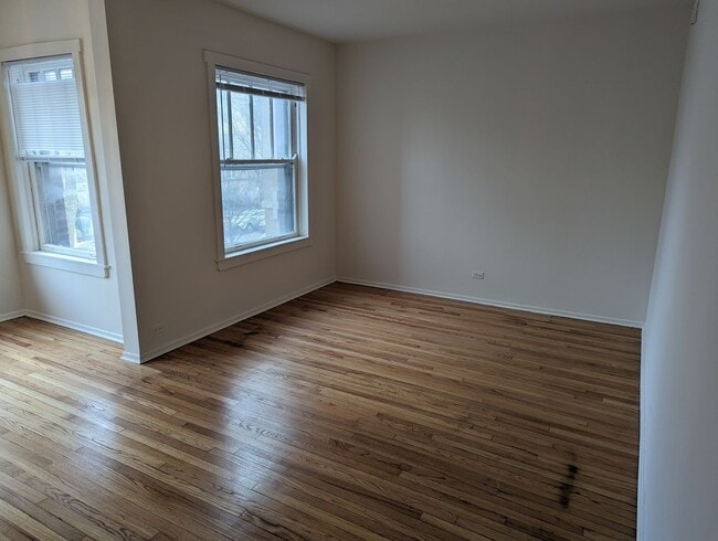 Foto del edificio - Updated Very Large 2 BR In Uptown