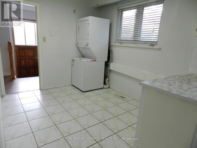 Building Photo - 3367 Verhoeven Dr