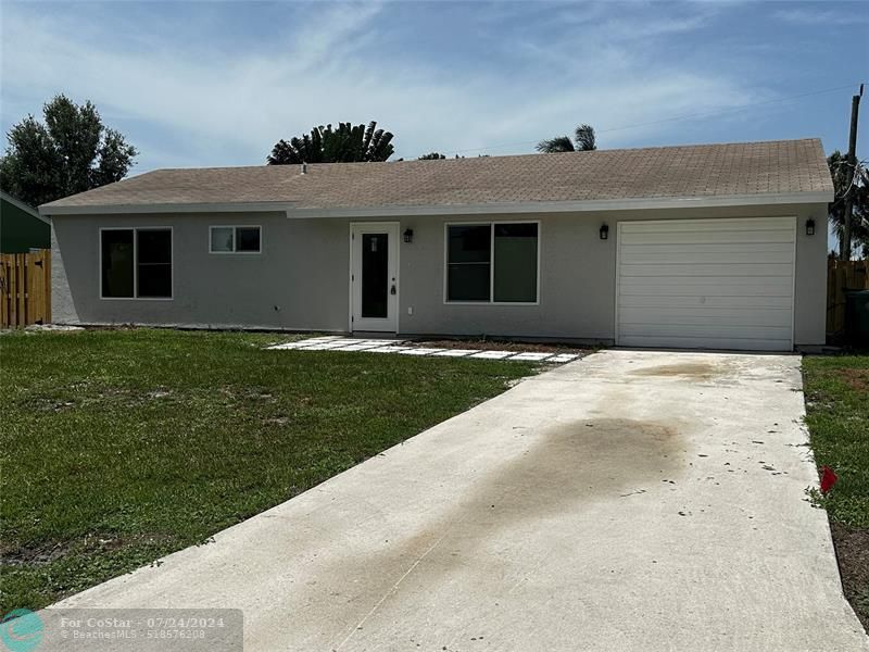 Foto principal - 581 SE Tanner Ave