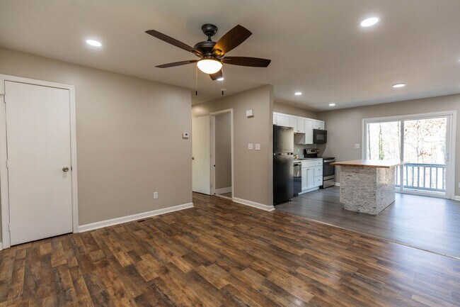 Foto del edificio - 3 Bed, 2 Bath, Rancher in Harpers Ferry, WV