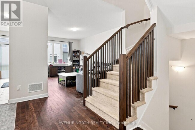 Building Photo - 83 Osler St