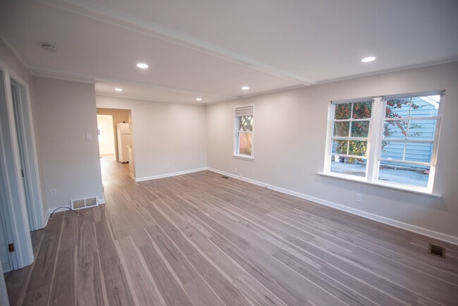 Building Photo - 610 Bennett St