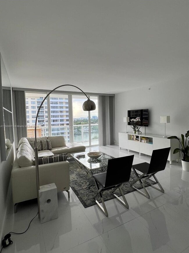 Foto del edificio - 5601 Collins Ave