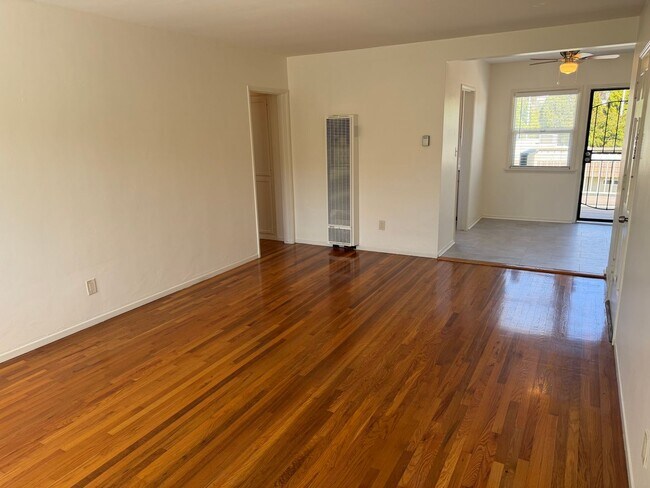 Foto del edificio - 3805 Voltaire St