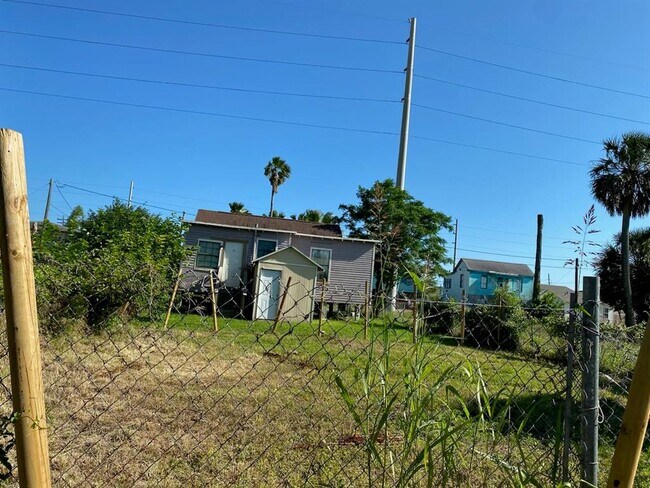 Foto del edificio - 3710 Winnie St