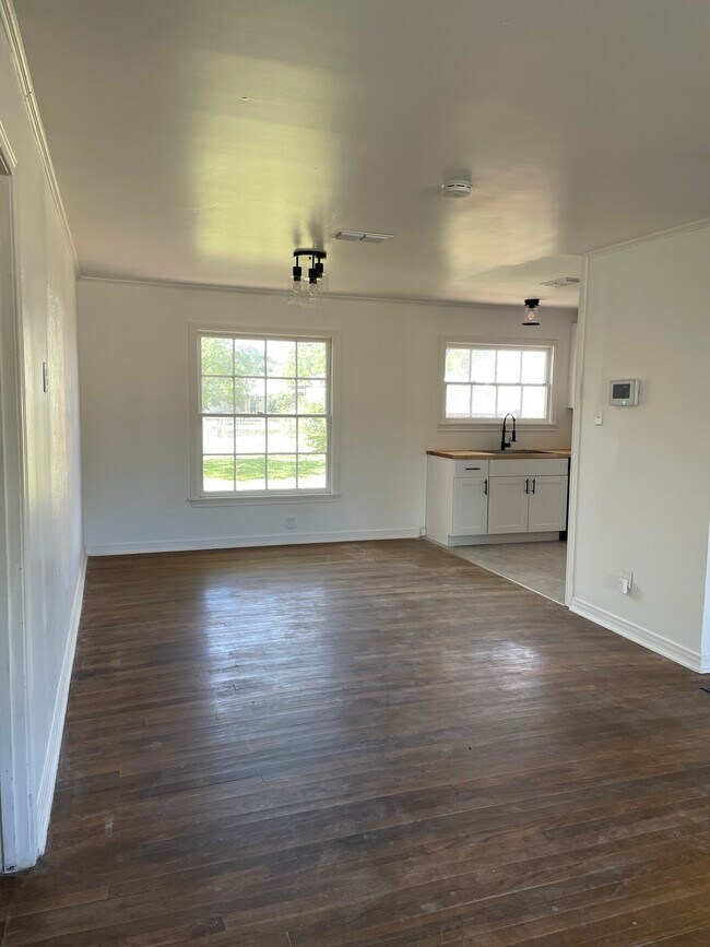 Building Photo - 1310 Ross Ave