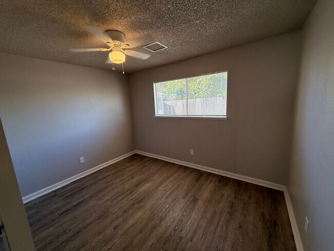 Foto del edificio - START APPLYING FOR THIS HOME NOW!