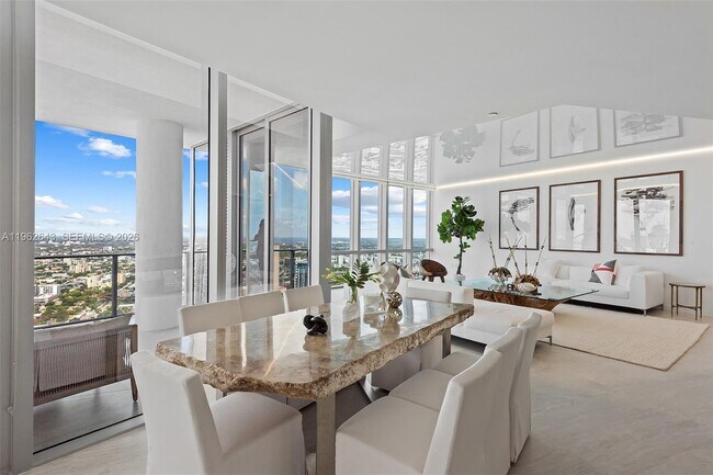 Foto del edificio - 851 NE 1st Ave