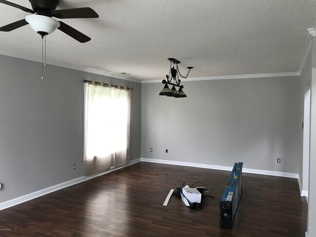 Building Photo - 307 Rock Creek Dr S