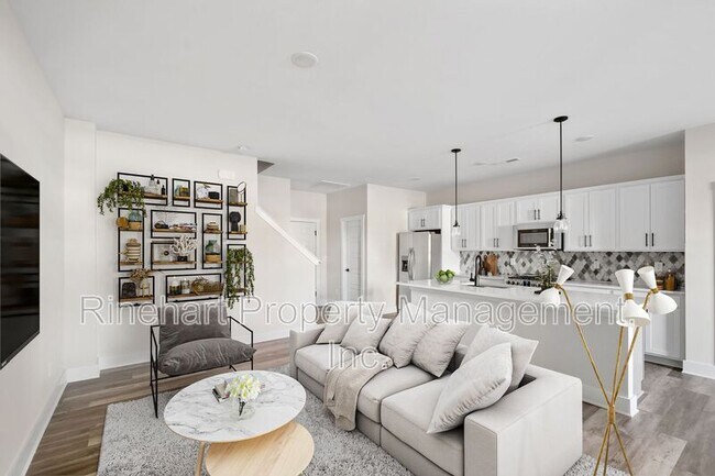 Building Photo - 672 Melville Dr