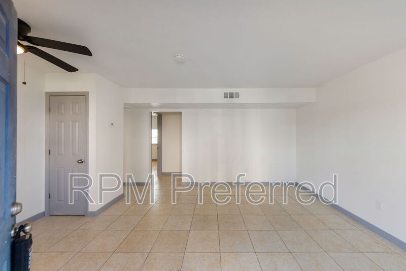 Photo - 1800 N Wayside Drive