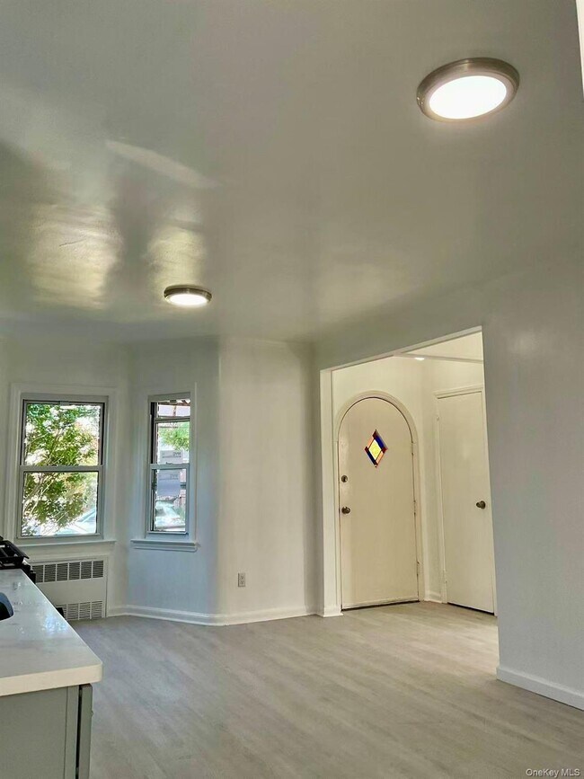 Foto del edificio - 56-44 187th St