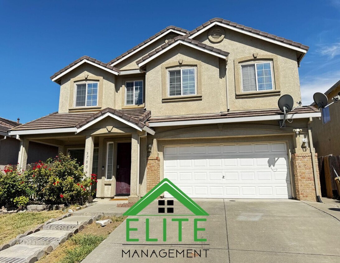 Foto principal - Home Located in the Highly Sought-after No...
