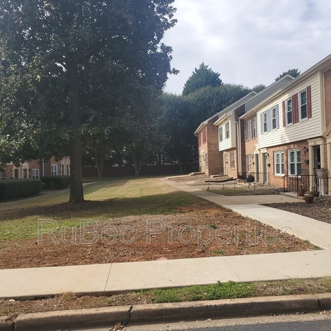 Building Photo - 4616 Old Lantern Way