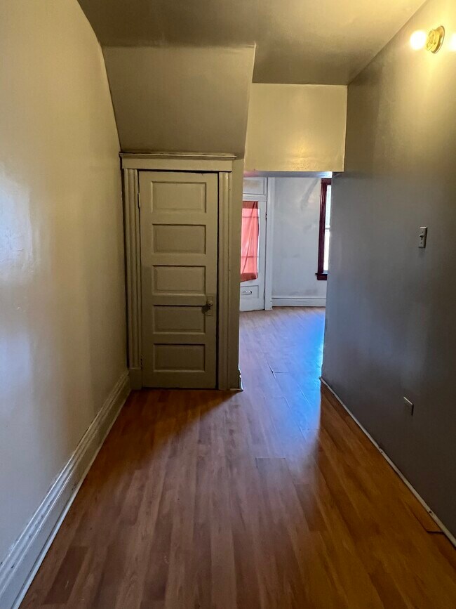 Building Photo - 3400 Winnebago Street, Unit 1st Floor