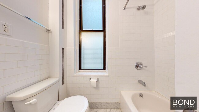 Foto del edificio - 106 E 81st St