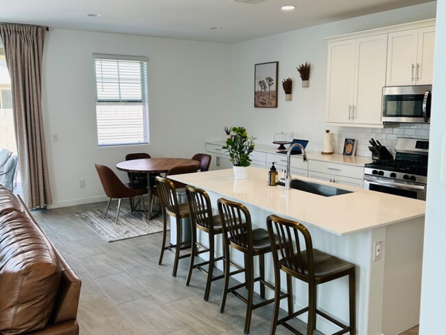 Foto del edificio - 9918 E Tahoe Ave